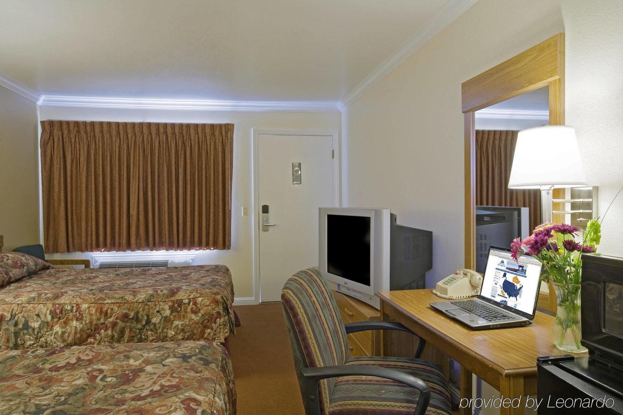 Salinas Inn Room photo